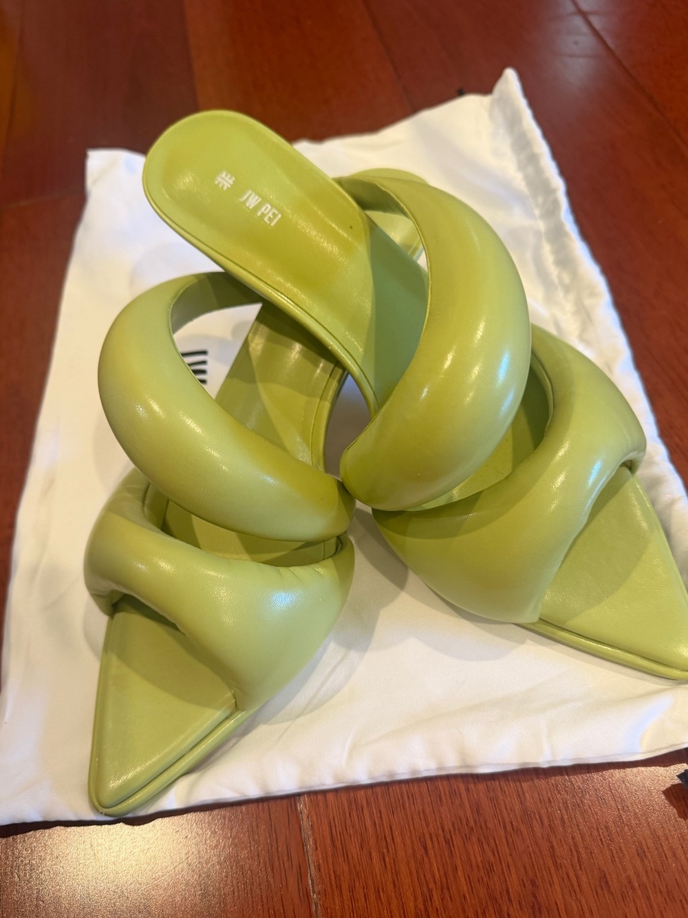 NEW JW PEI Lime Green Padded Triple-Band Pointed Toe Mules Size 7 (38) - Picture 3 of 9
